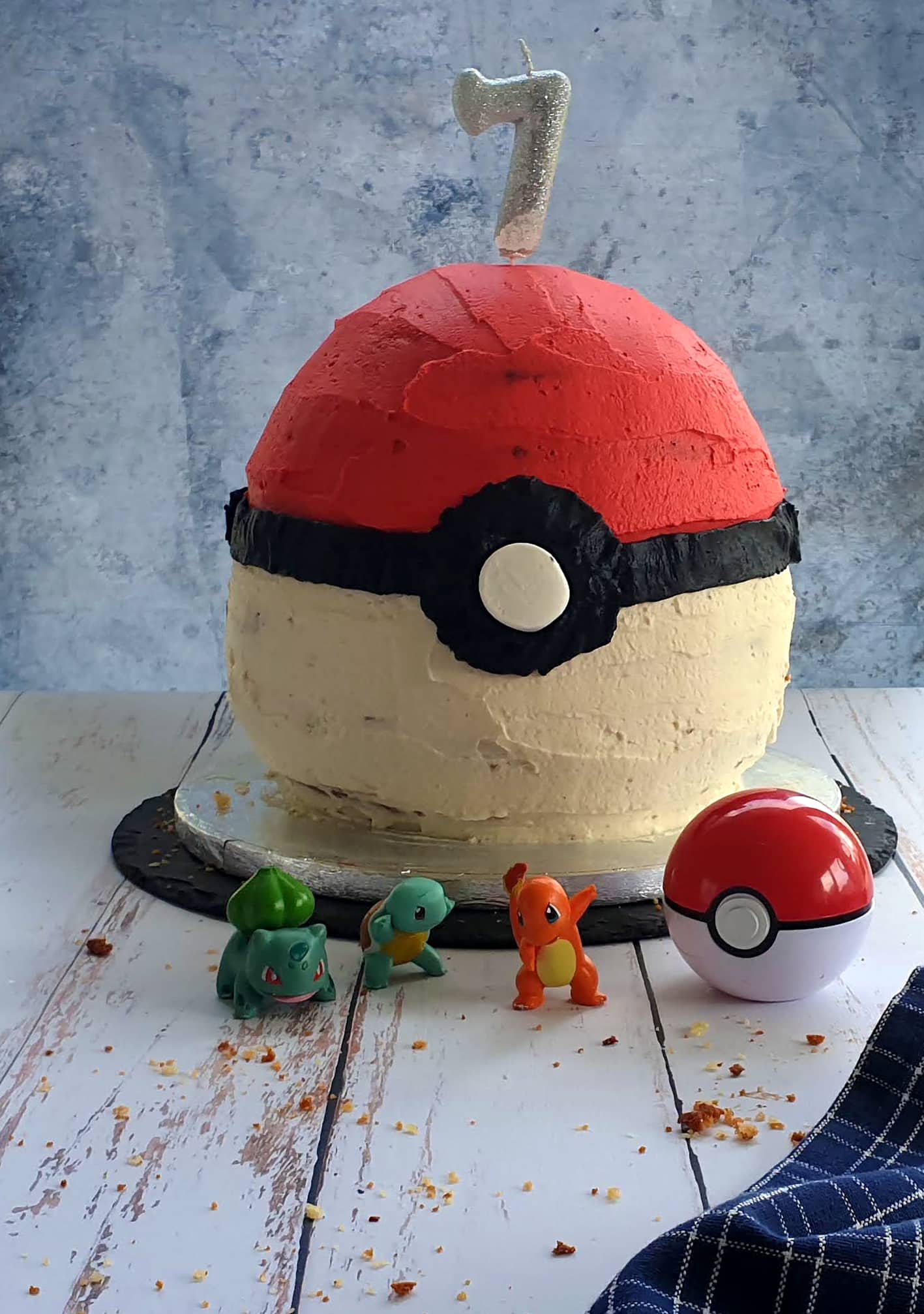 Gateau Anniversaire Pokeball Geante La Tambouille De Bouille